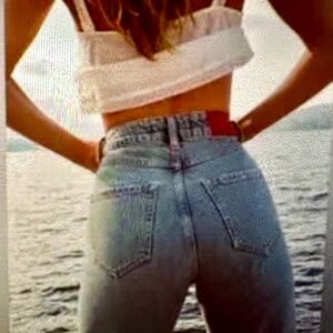 NWT. ZARA fits like Mom distressed Jeans. Size:6